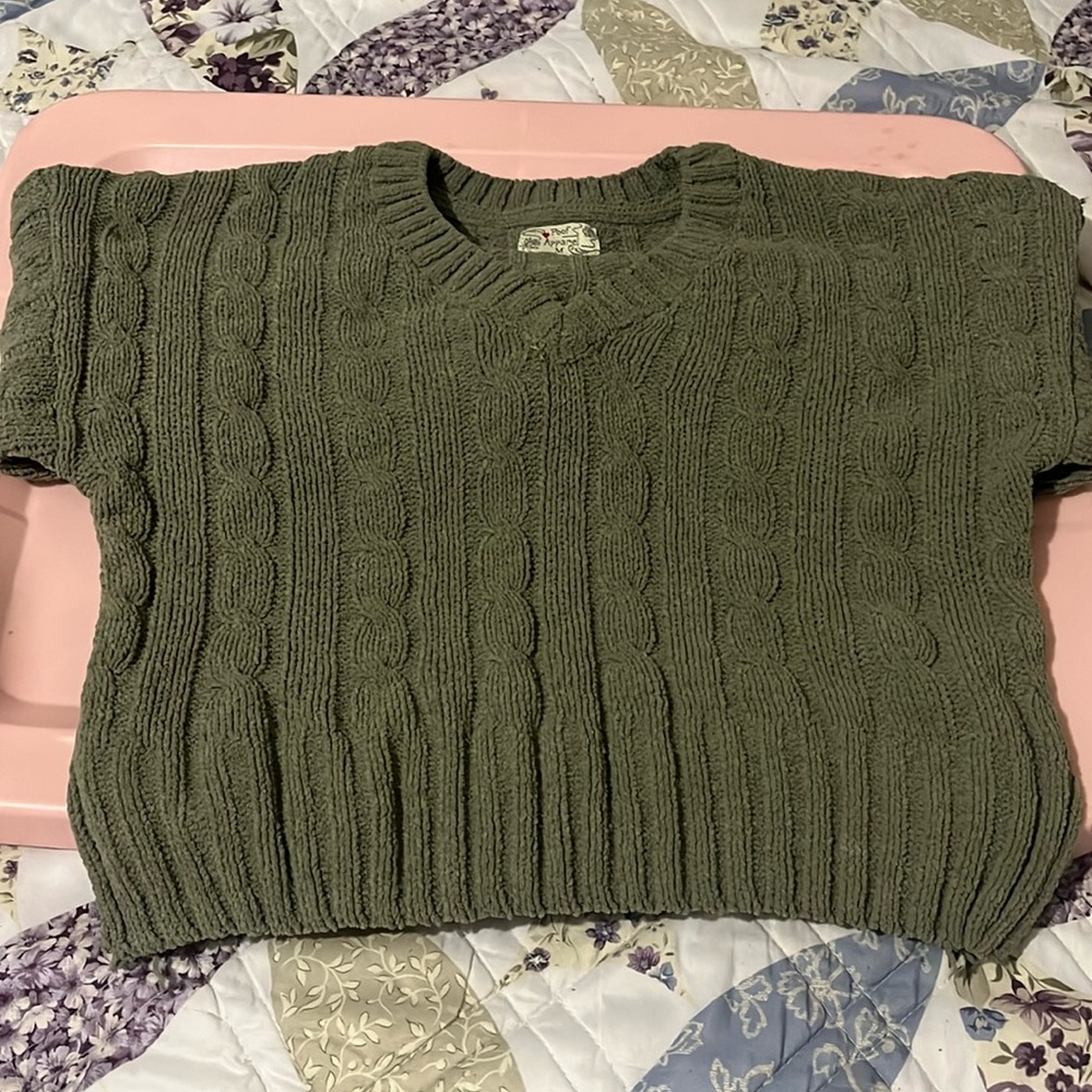 Brand- proof apparel 
Size- medium 
Color- forest green